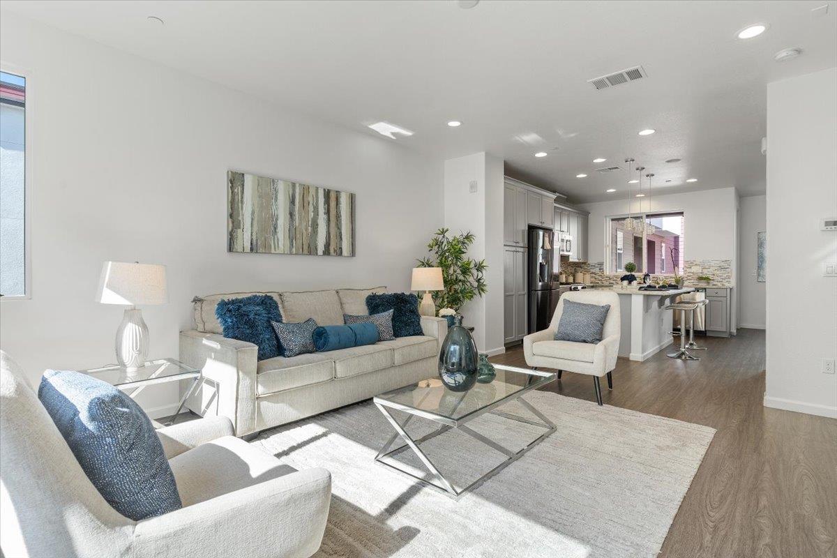 323 Flinder PL
