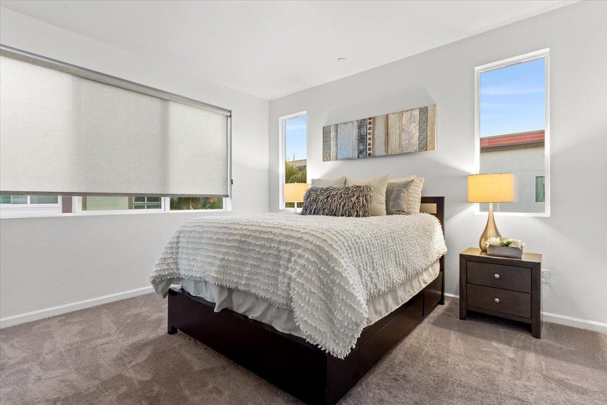 323 Flinder PL