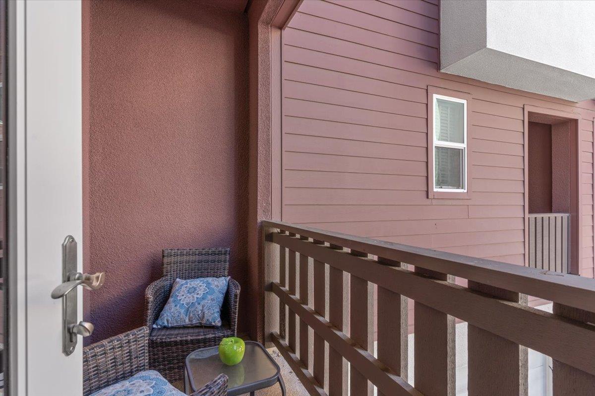 323 Flinder PL