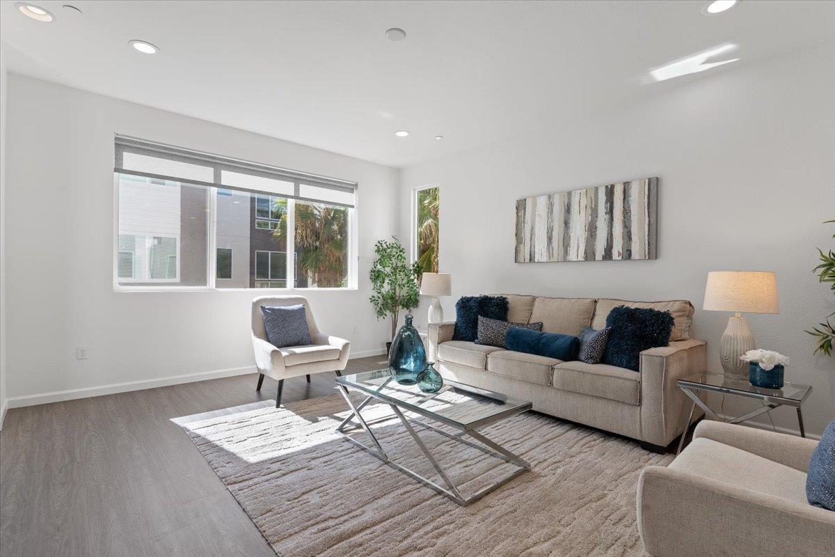 323 Flinder PL