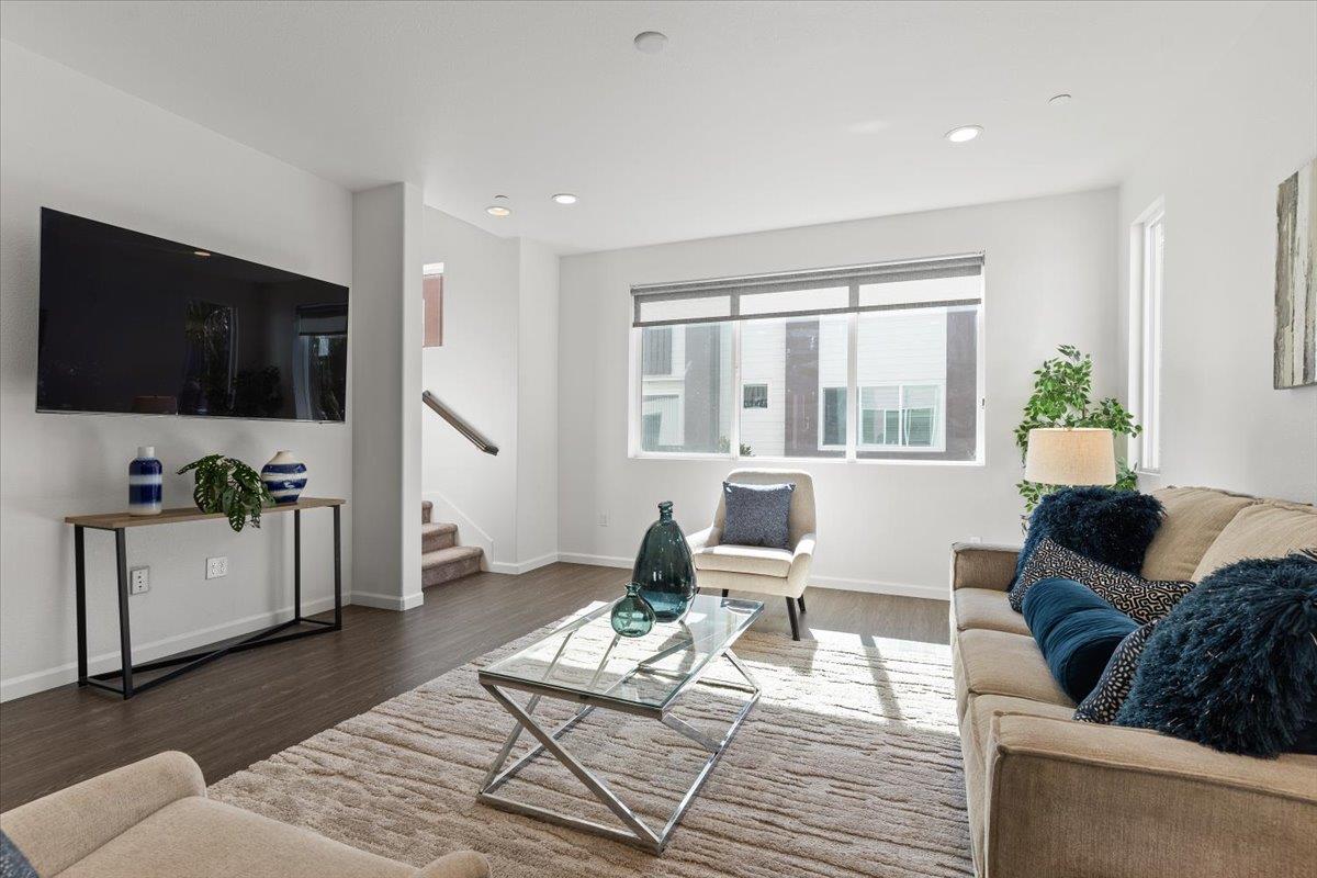 323 Flinder PL