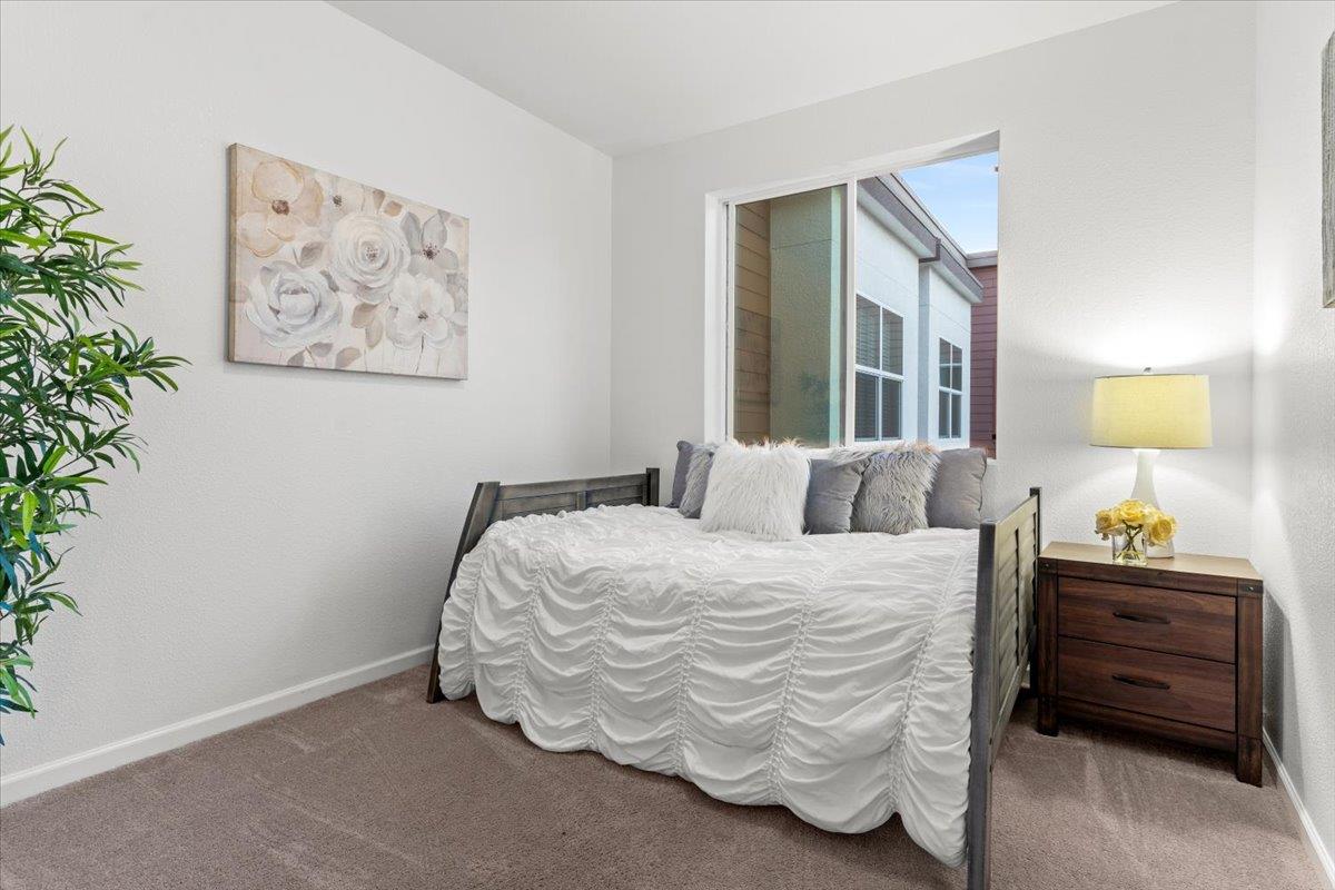 323 Flinder PL