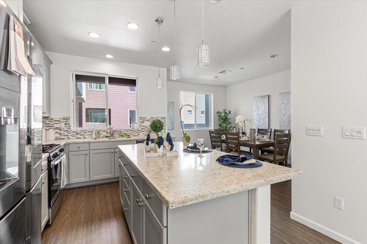 323 Flinder PL