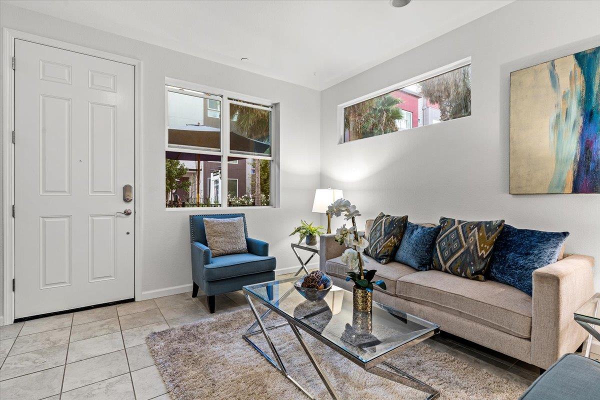 323 Flinder PL