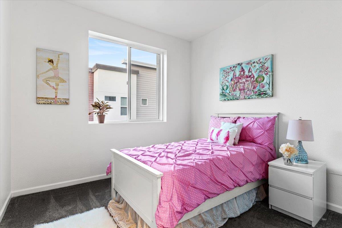 323 Flinder PL