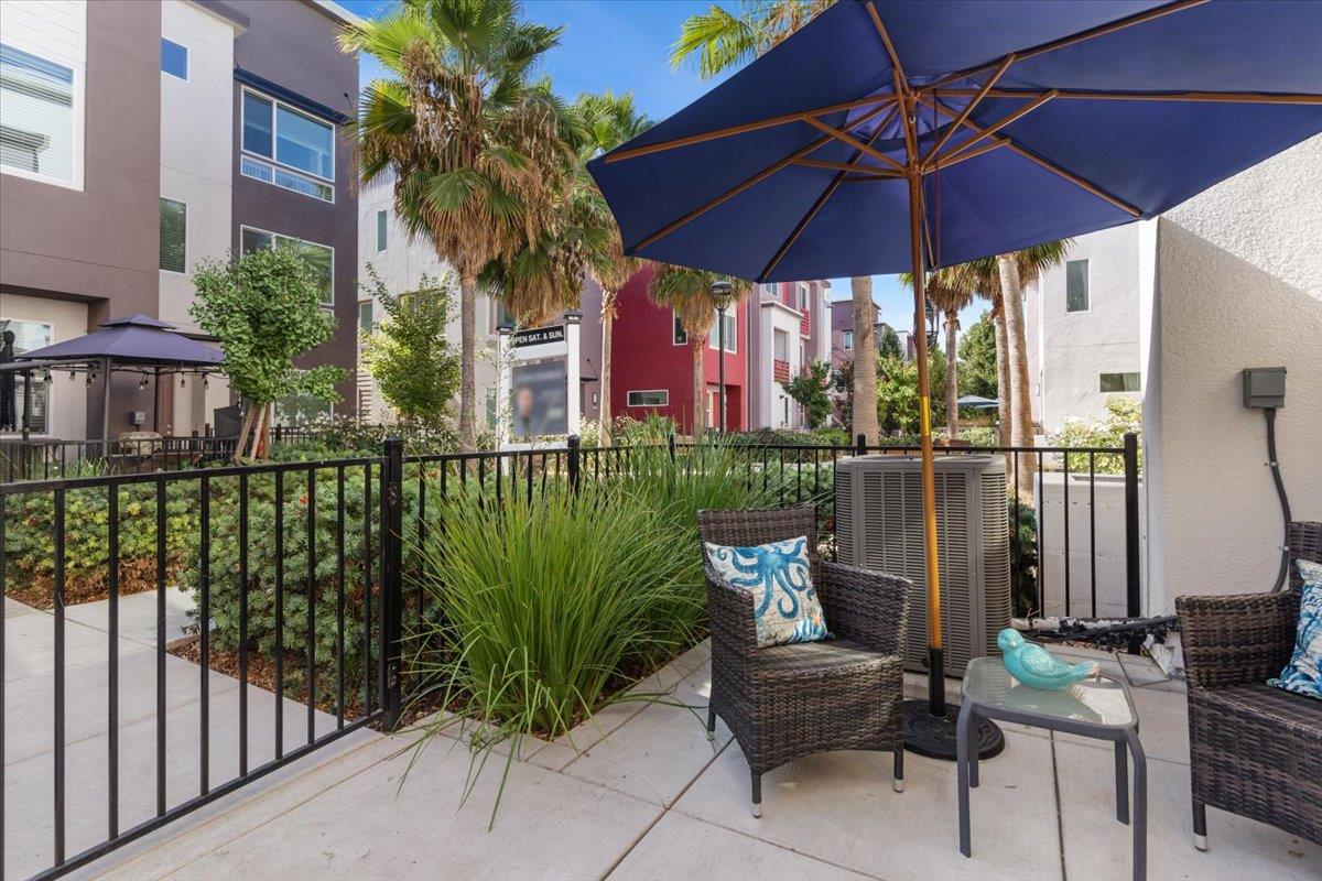 323 Flinder PL