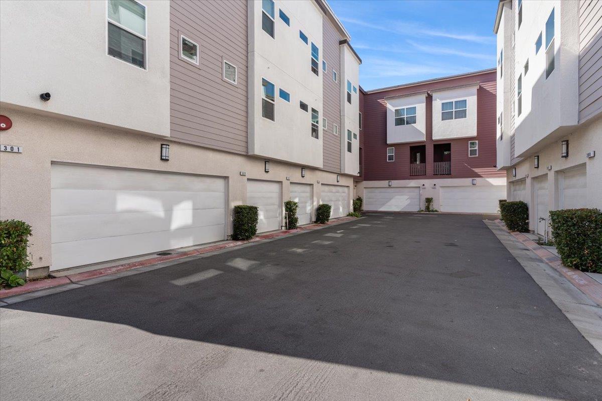 323 Flinder PL