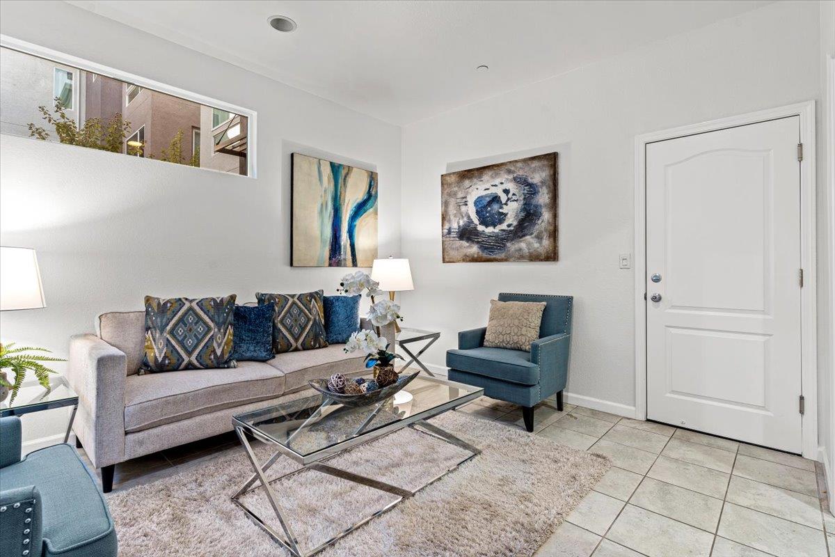 323 Flinder PL