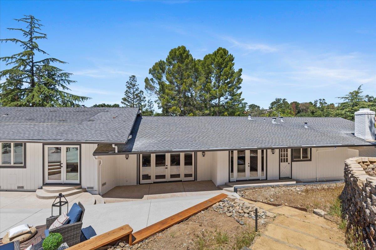 7090 Wooded Lake DR