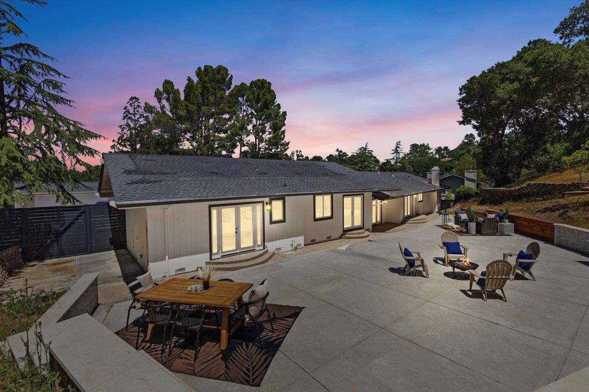 7090 Wooded Lake DR