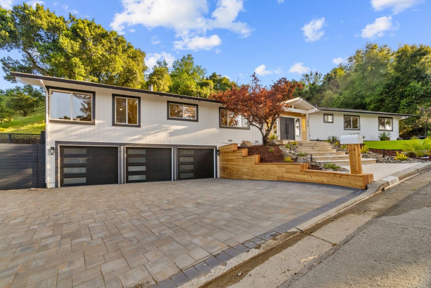 7090 Wooded Lake DR