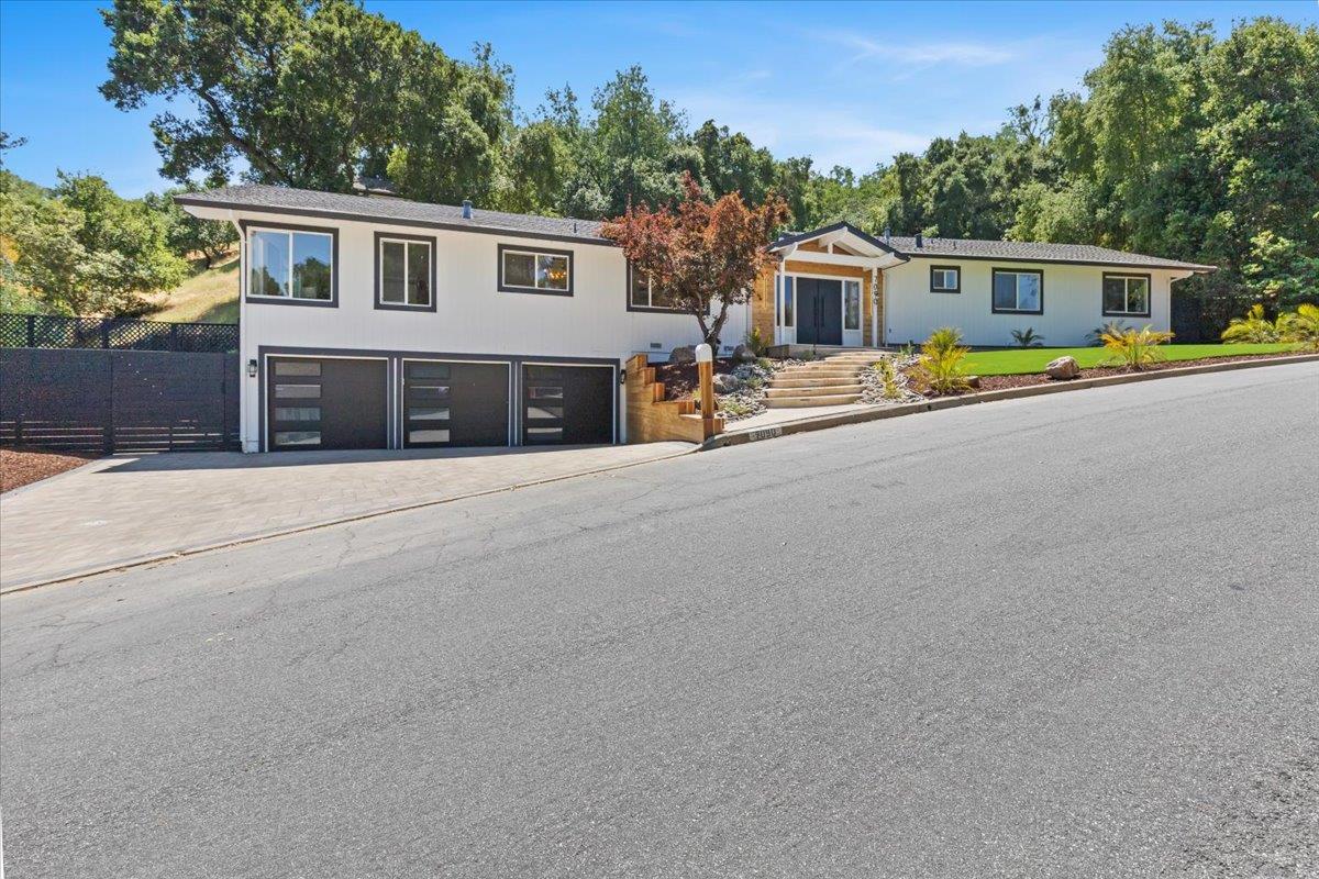 7090 Wooded Lake DR
