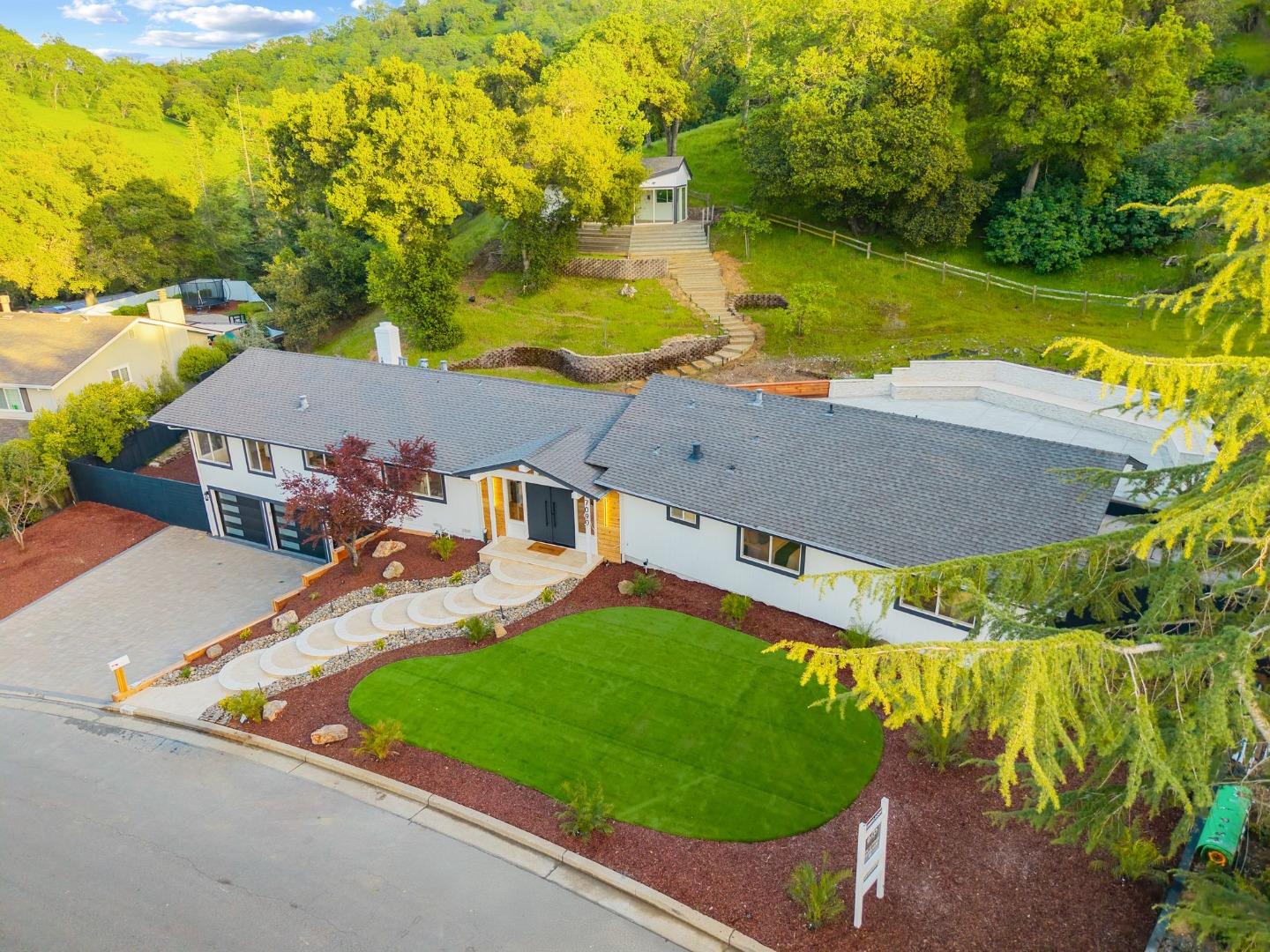 7090 Wooded Lake DR