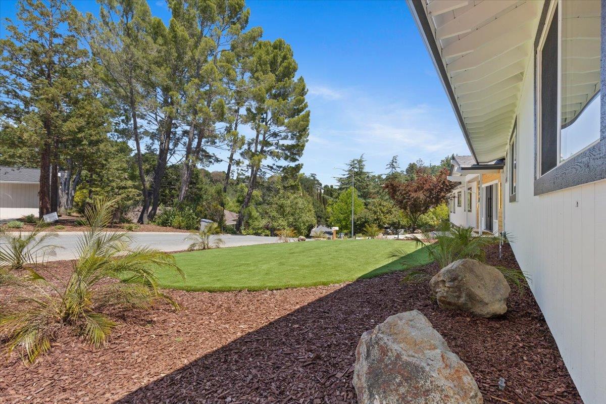 7090 Wooded Lake DR