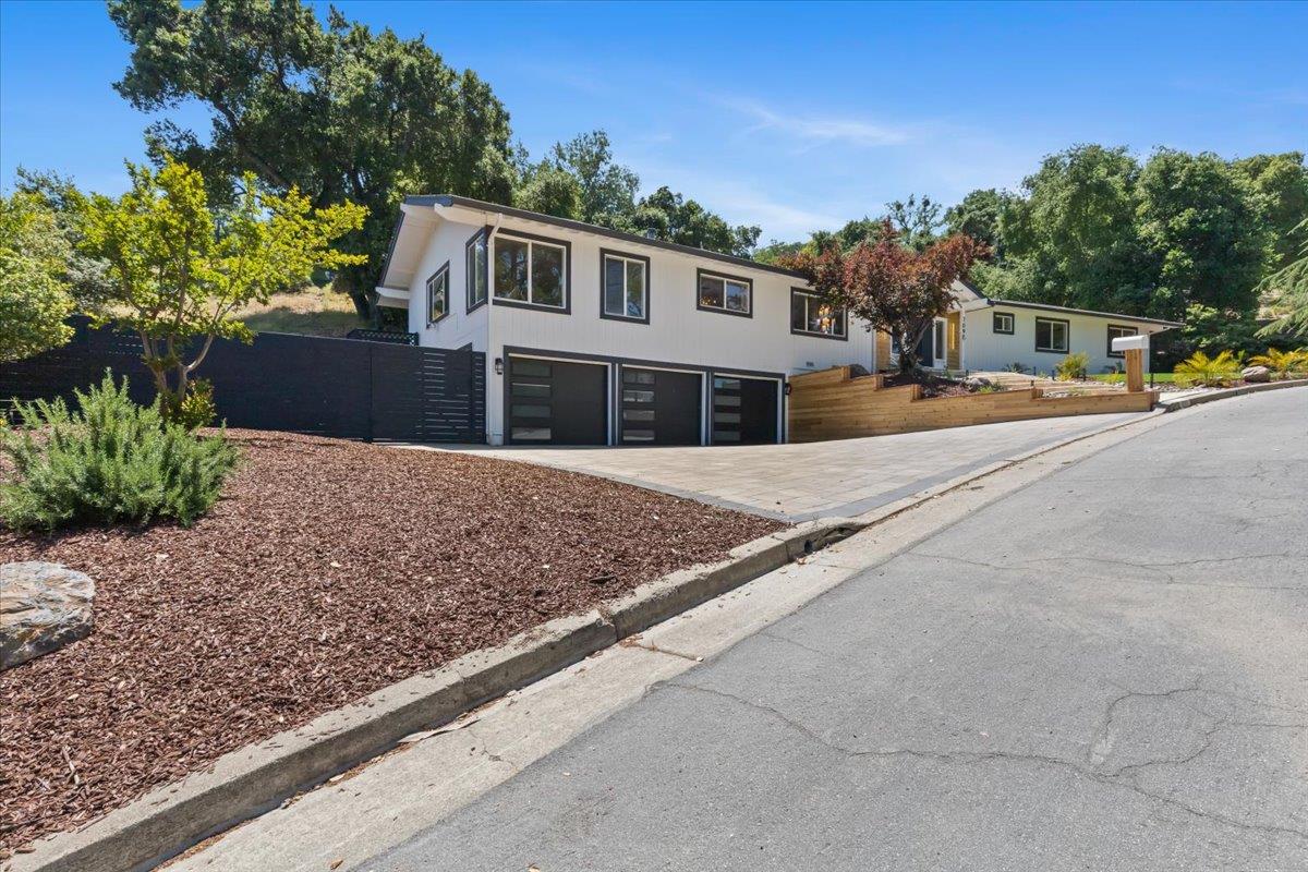 7090 Wooded Lake DR