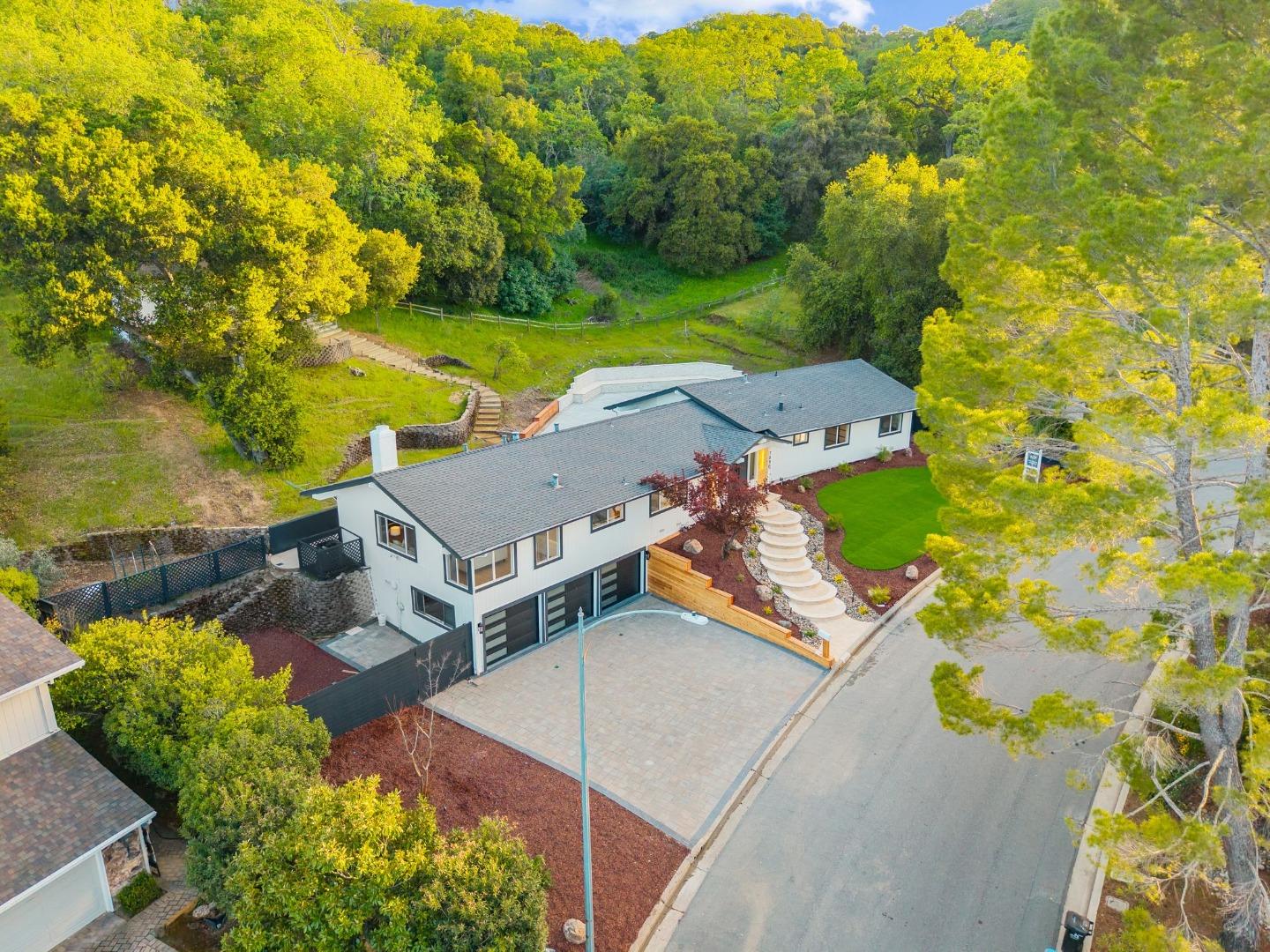7090 Wooded Lake DR