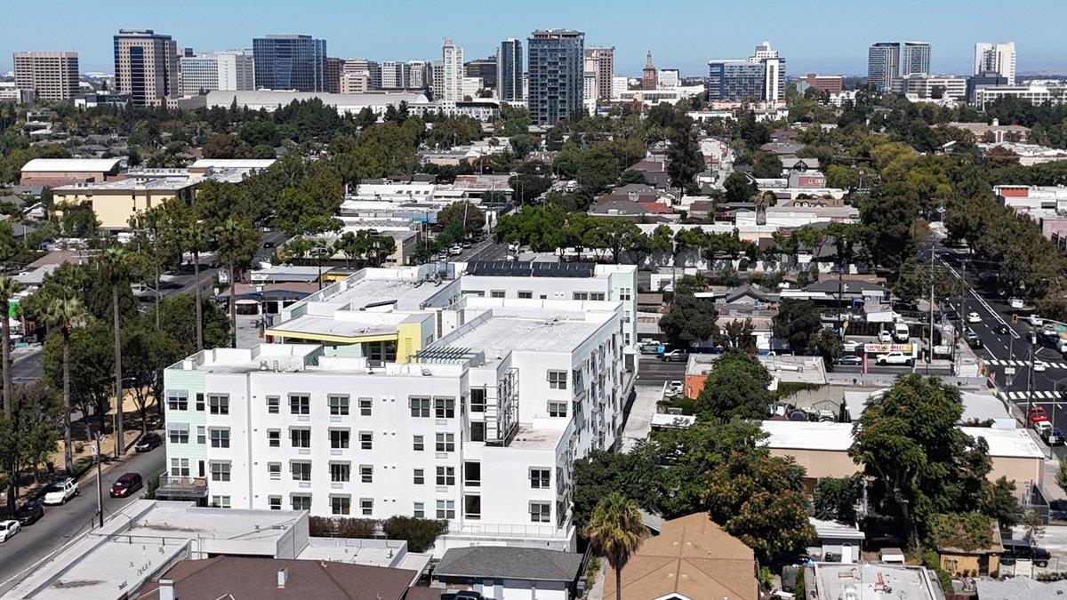 82 Hollywood Avenue