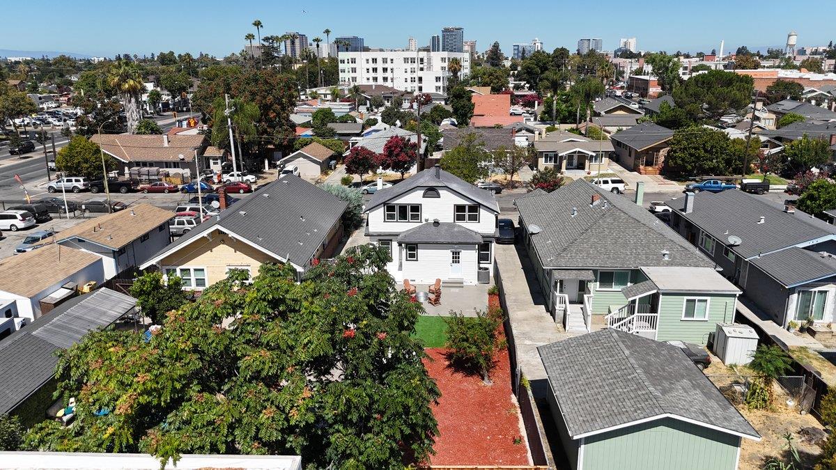 82 Hollywood Avenue
