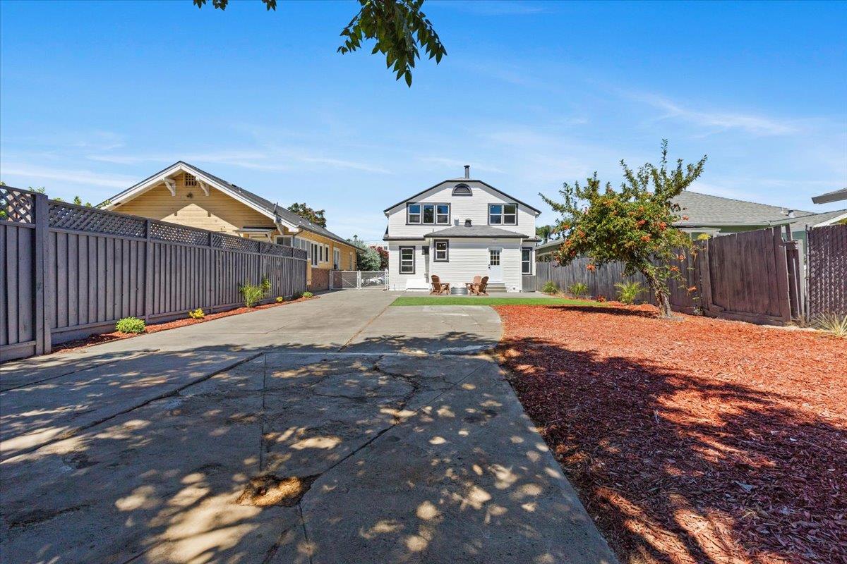 82 Hollywood Avenue