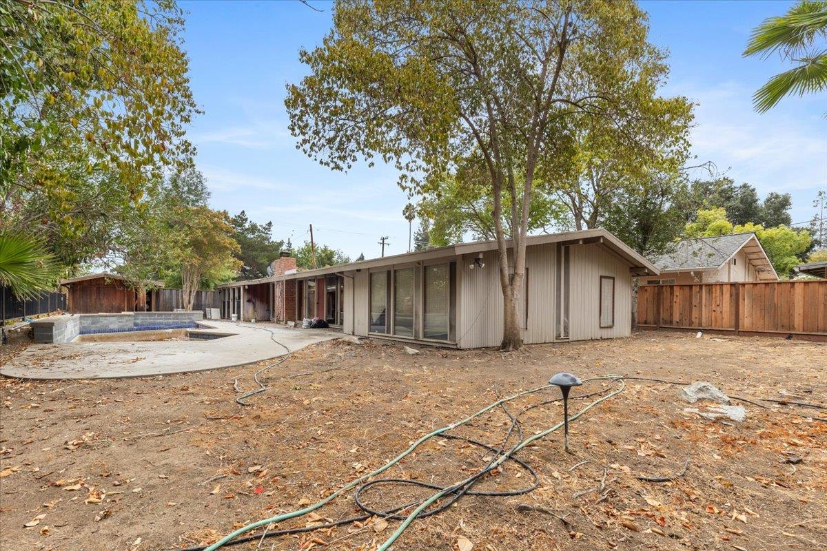 13741 Quito Road