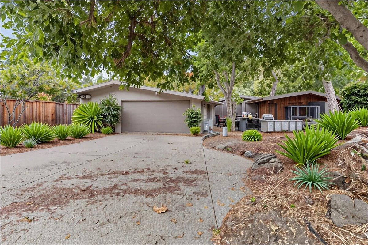 13741 Quito Road