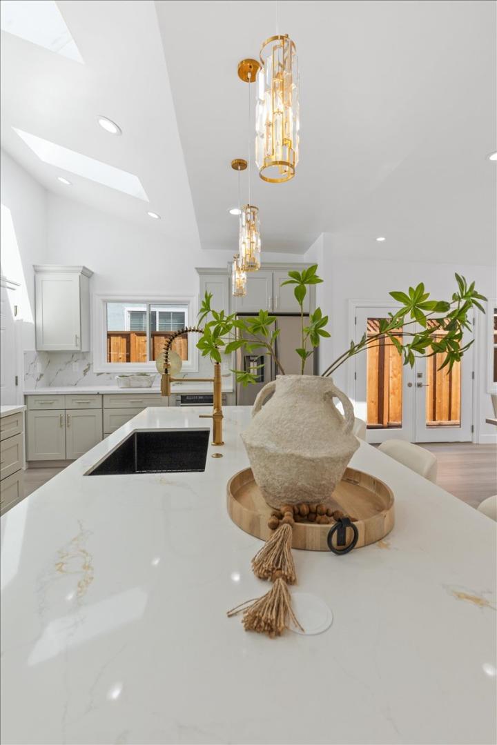 2552 Castleton Drive