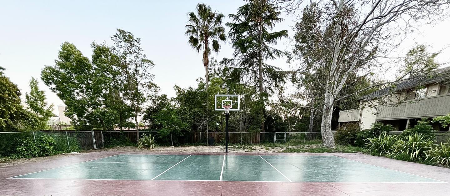 1087 North Abbott Avenue