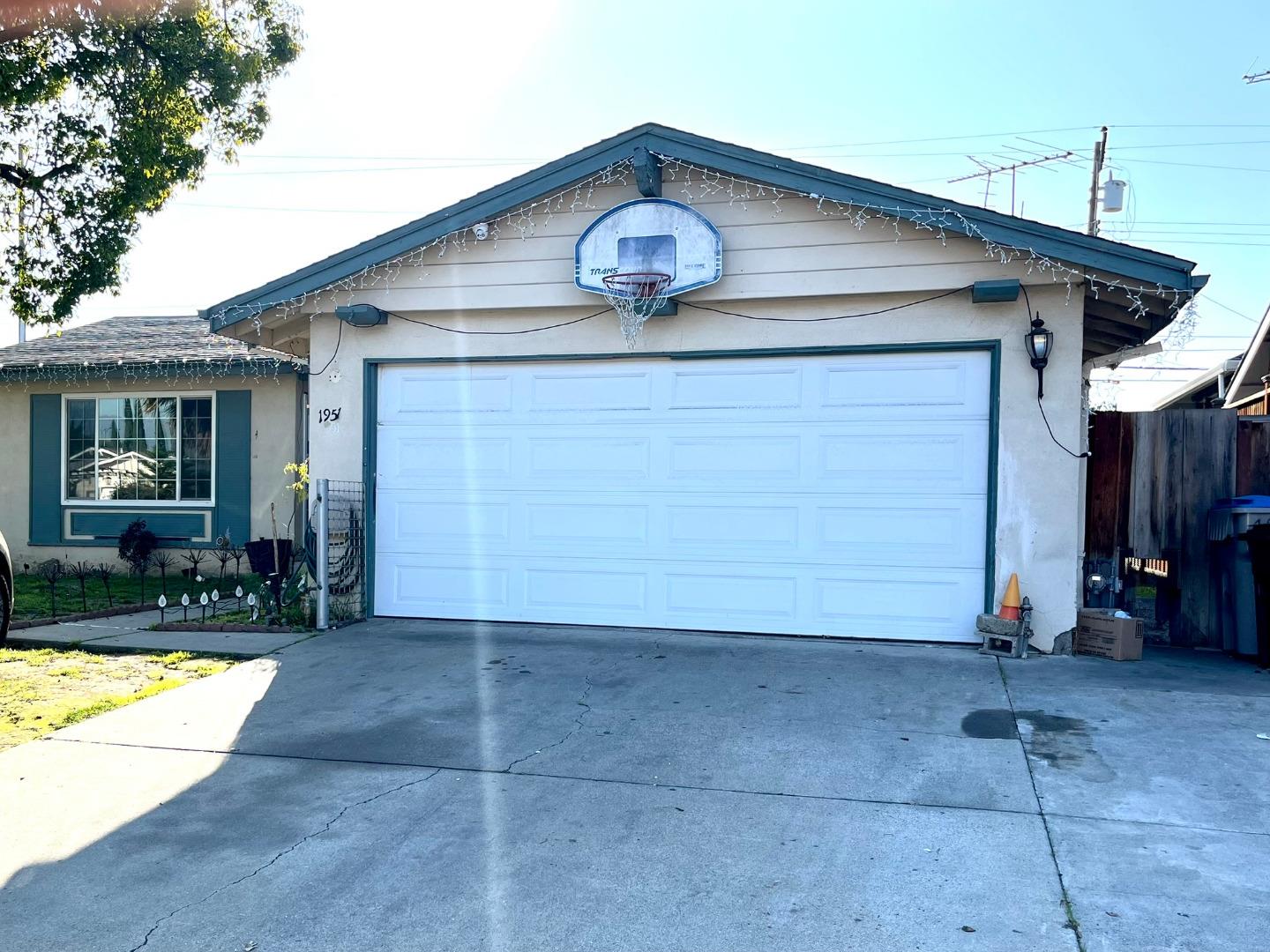 1951 Panama Avenue