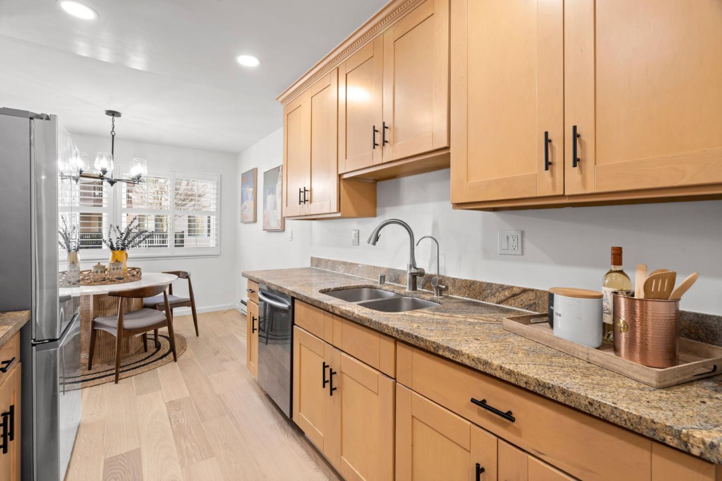 150 W Edith AVE 14
