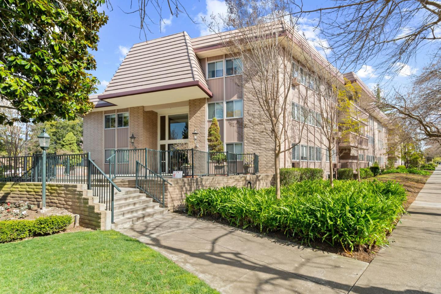 150 W Edith AVE 14