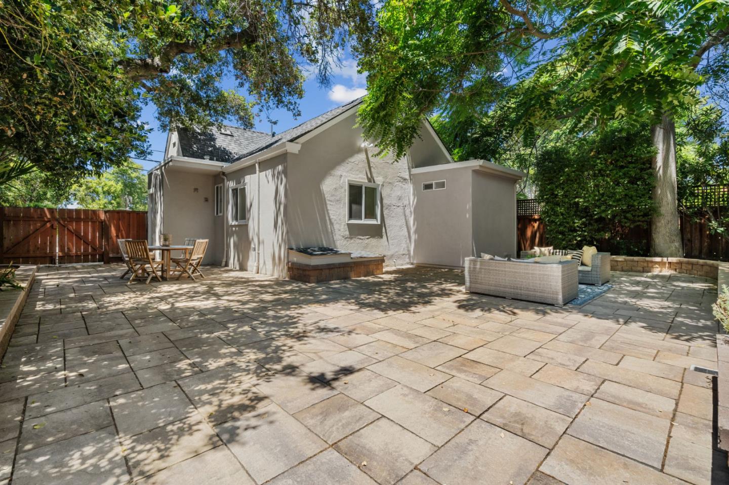 921 Sherwood AVE
