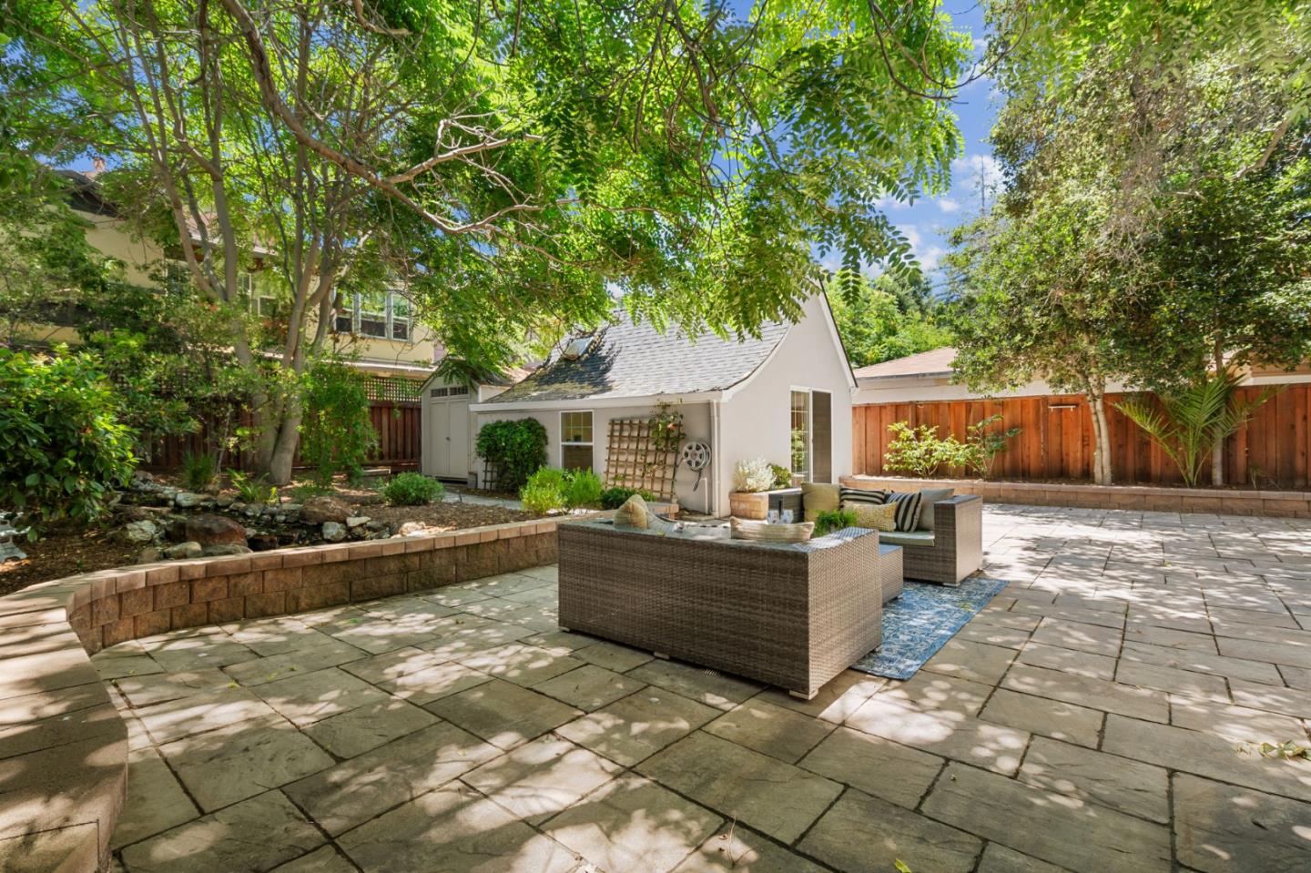 921 Sherwood AVE
