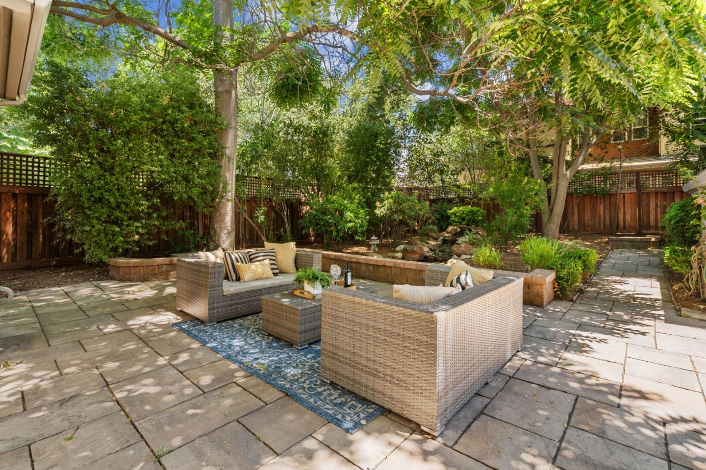921 Sherwood AVE