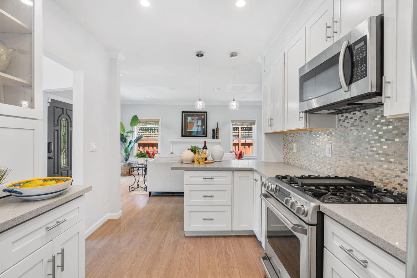 921 Sherwood AVE