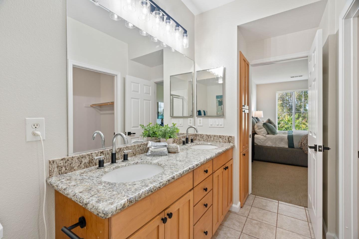 1033 Keeble CT