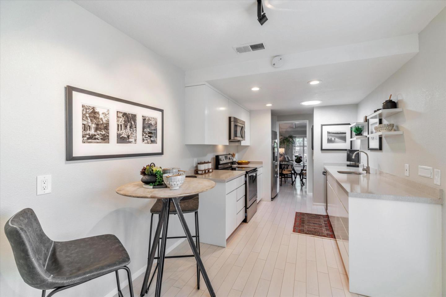 6124 Montgomery CT