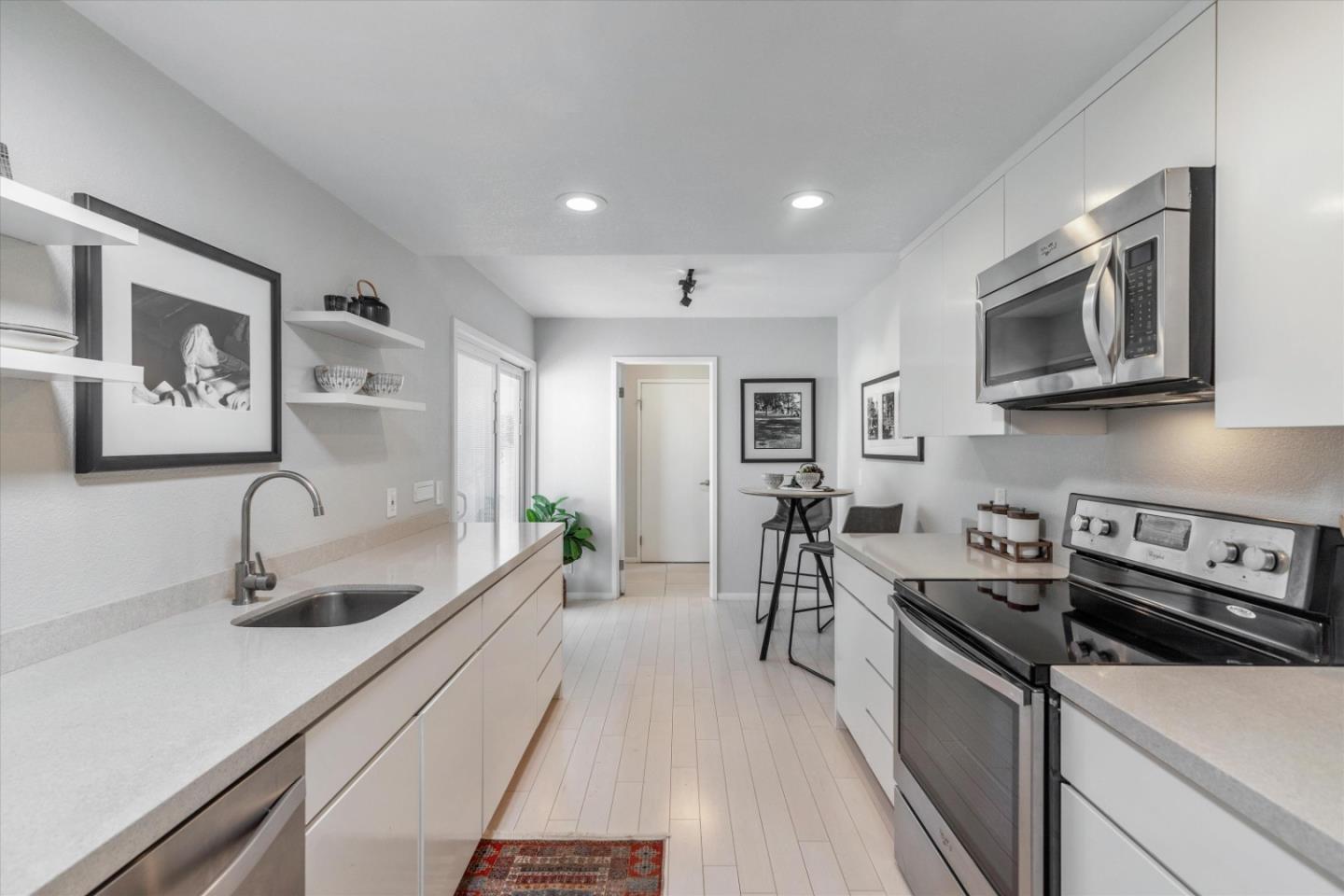 6124 Montgomery CT