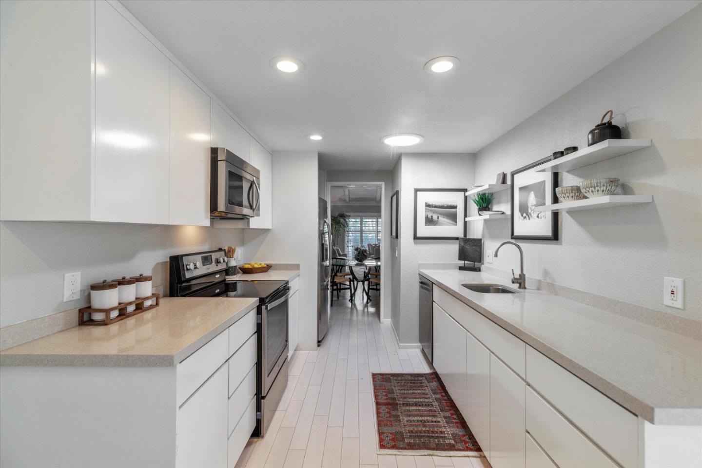 6124 Montgomery CT
