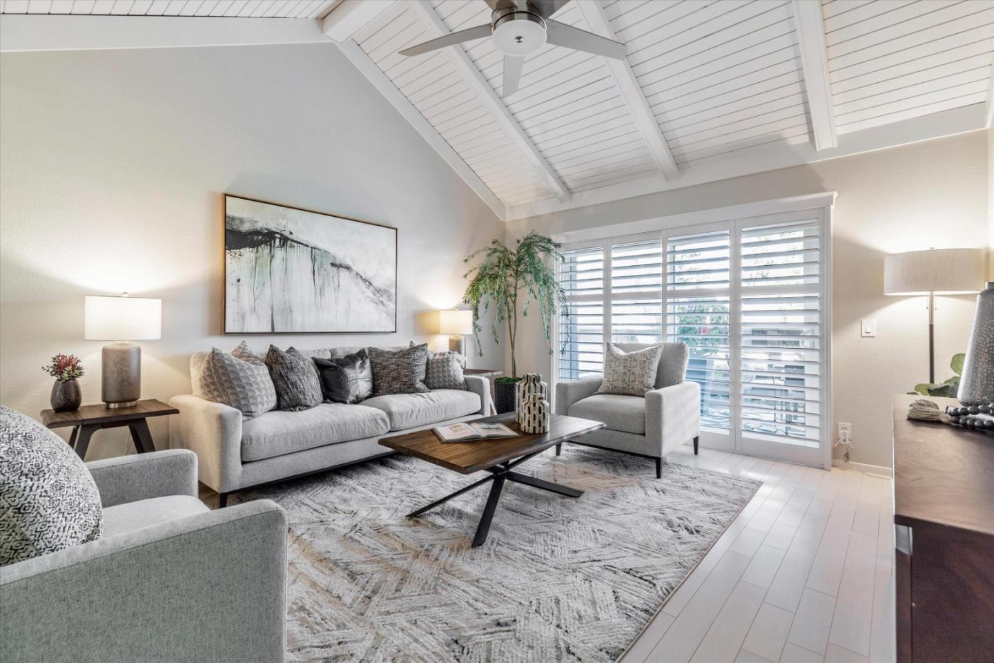 6124 Montgomery CT