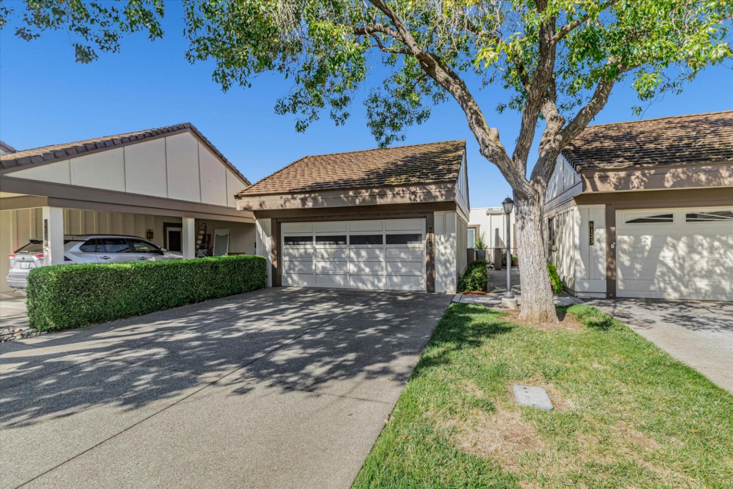 6124 Montgomery CT