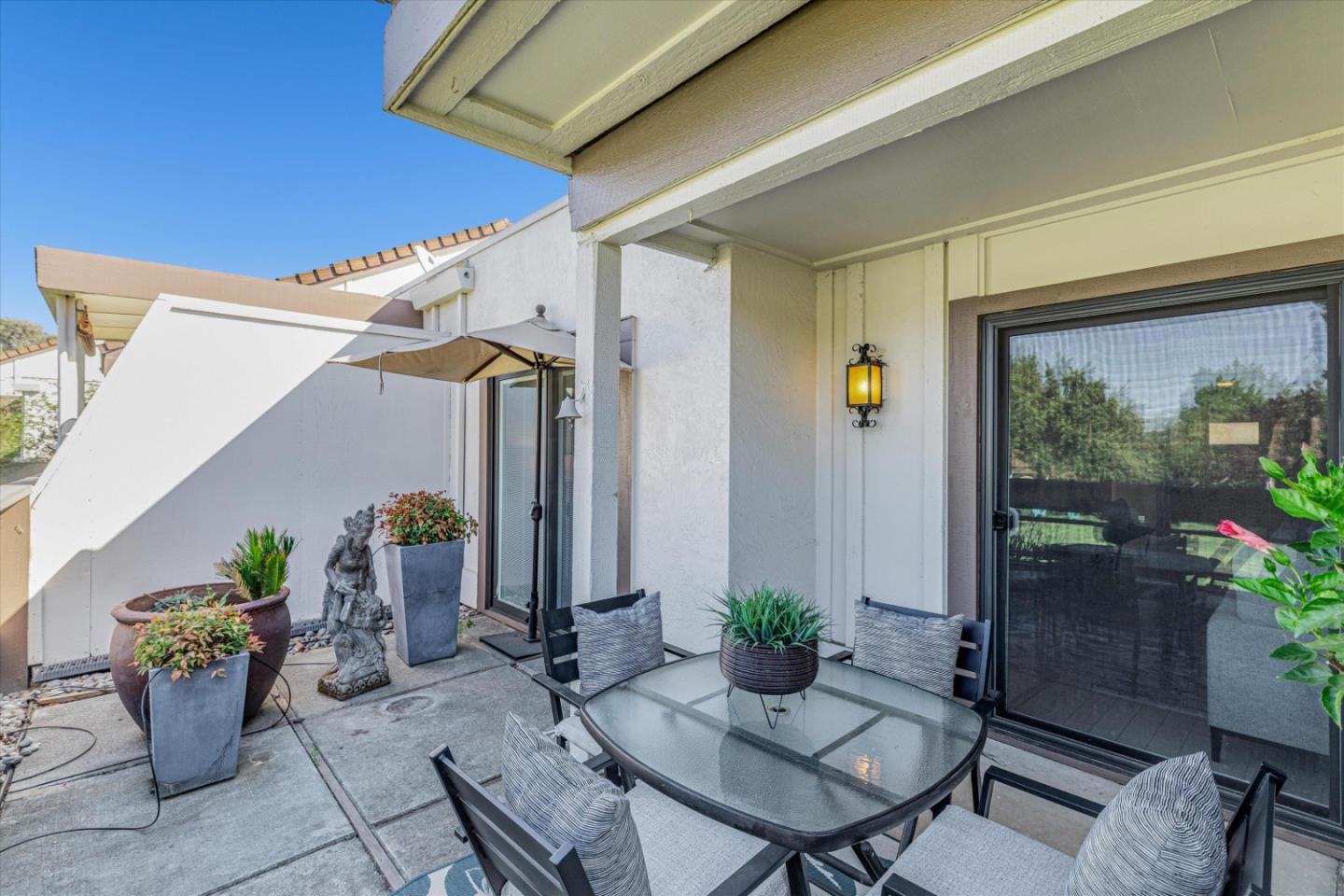 6124 Montgomery CT