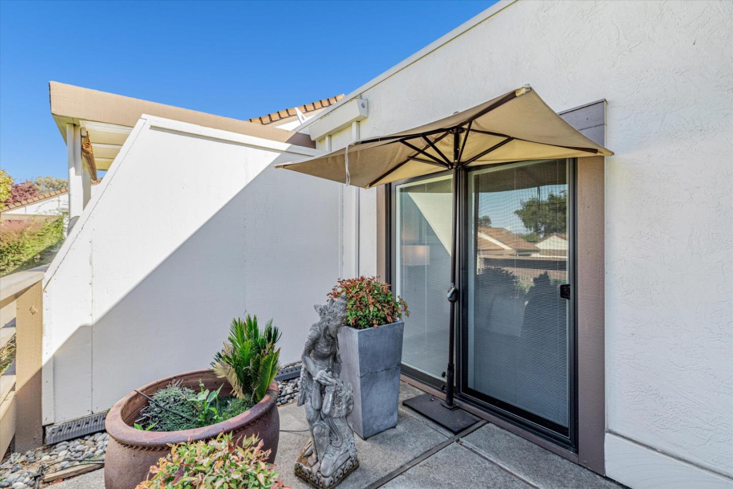 6124 Montgomery CT