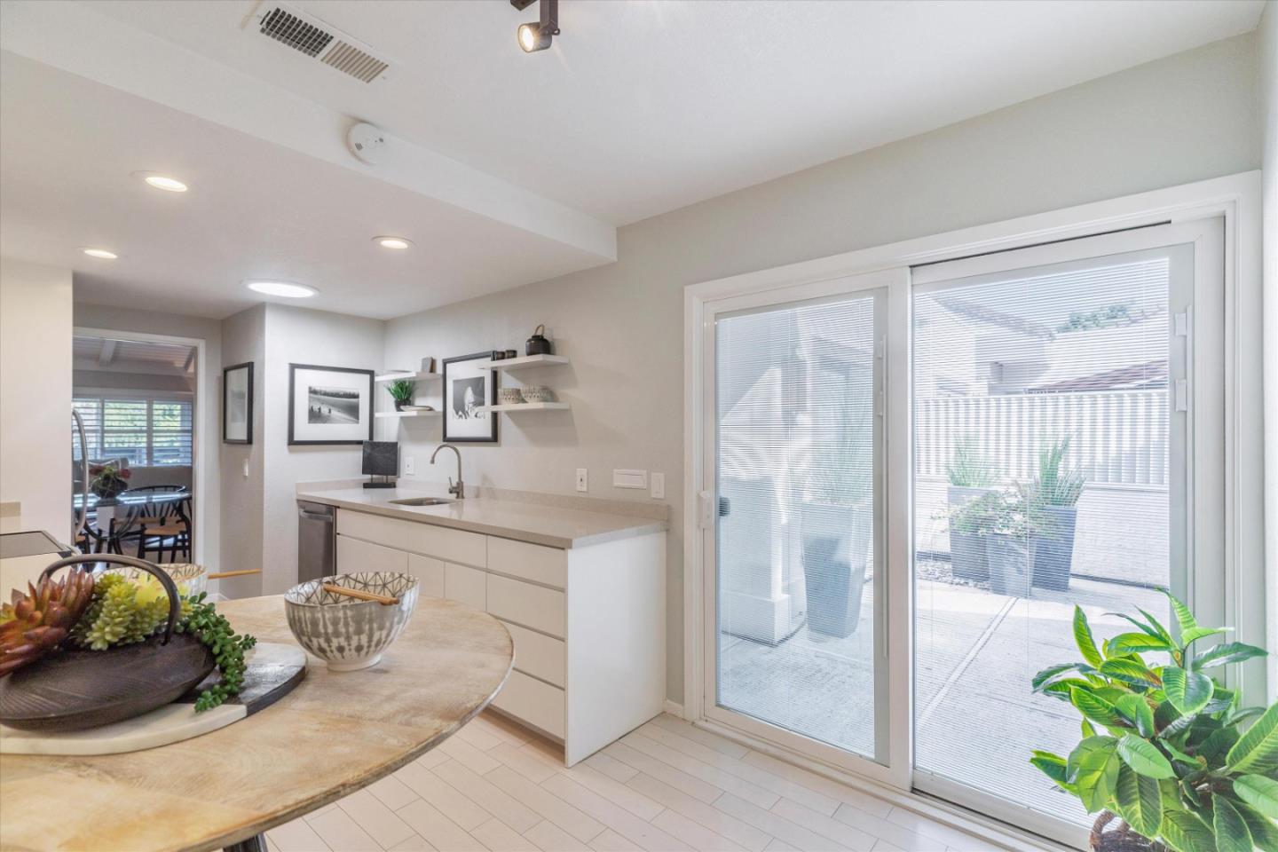 6124 Montgomery CT
