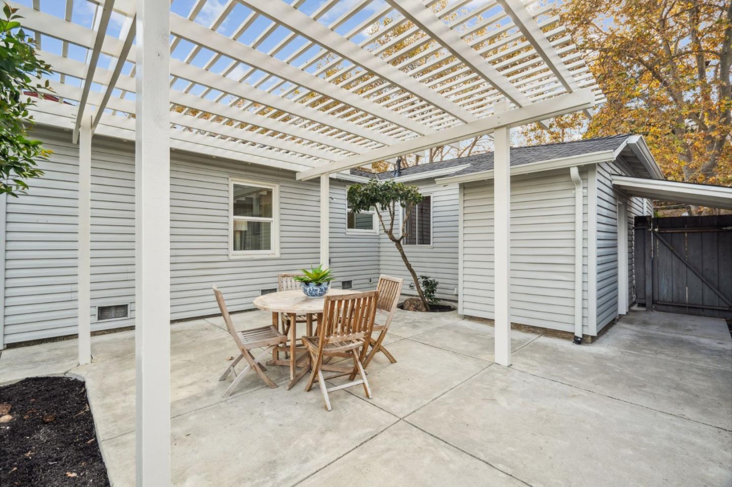 319 Madrone ST