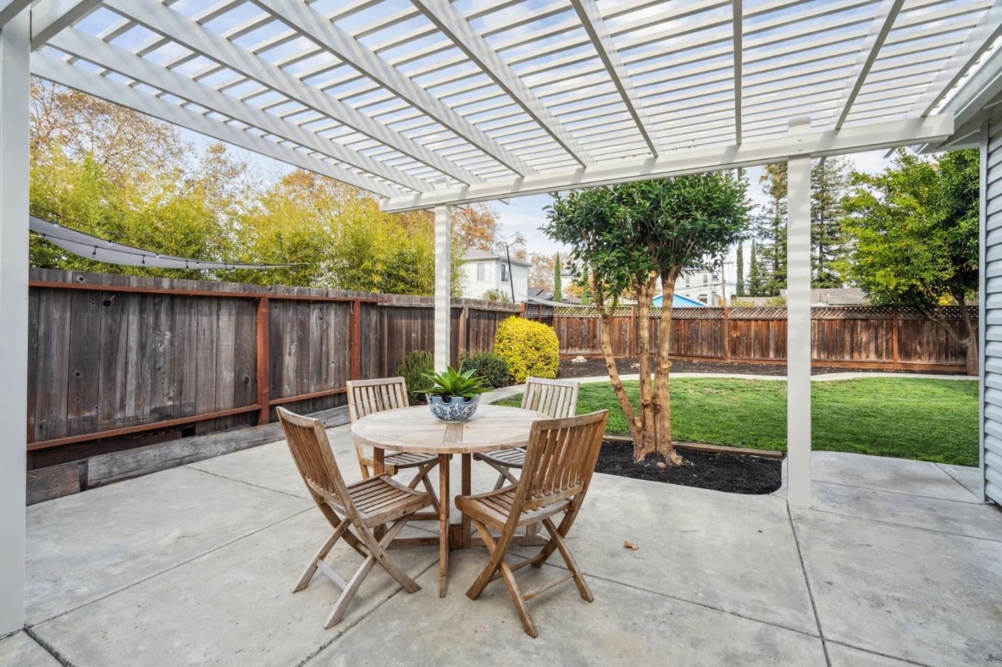 319 Madrone ST