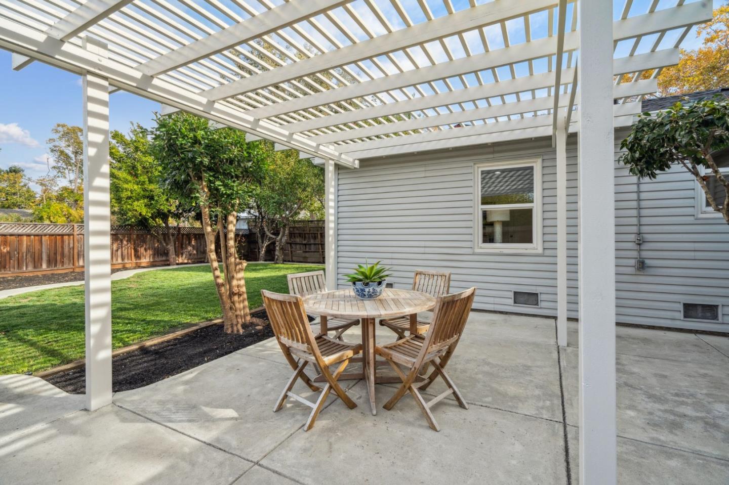 319 Madrone ST
