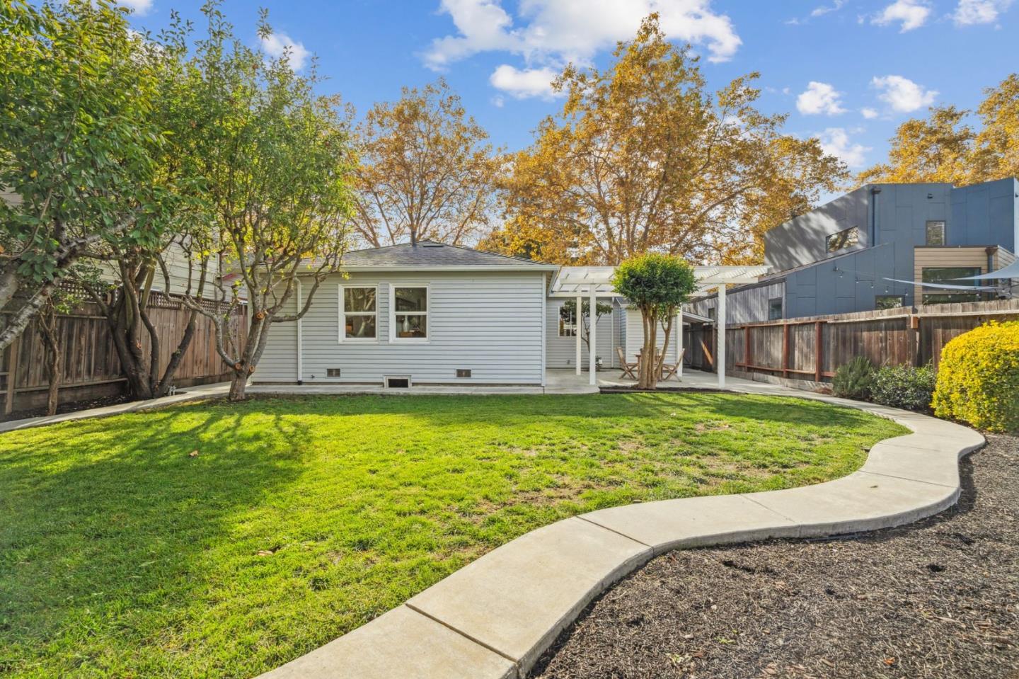 319 Madrone ST