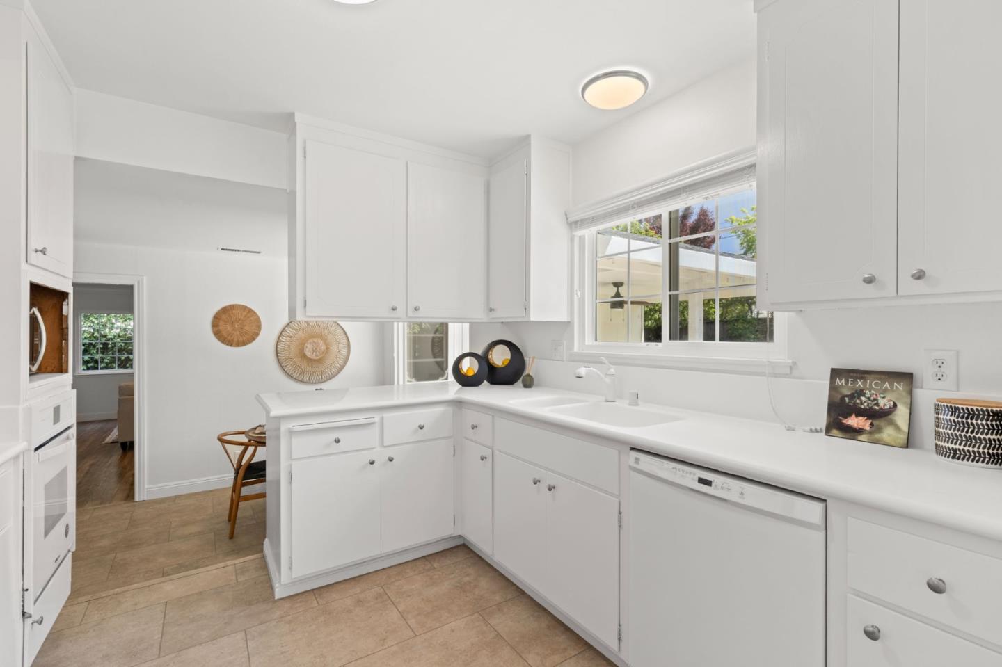 1617 Inverness CIR