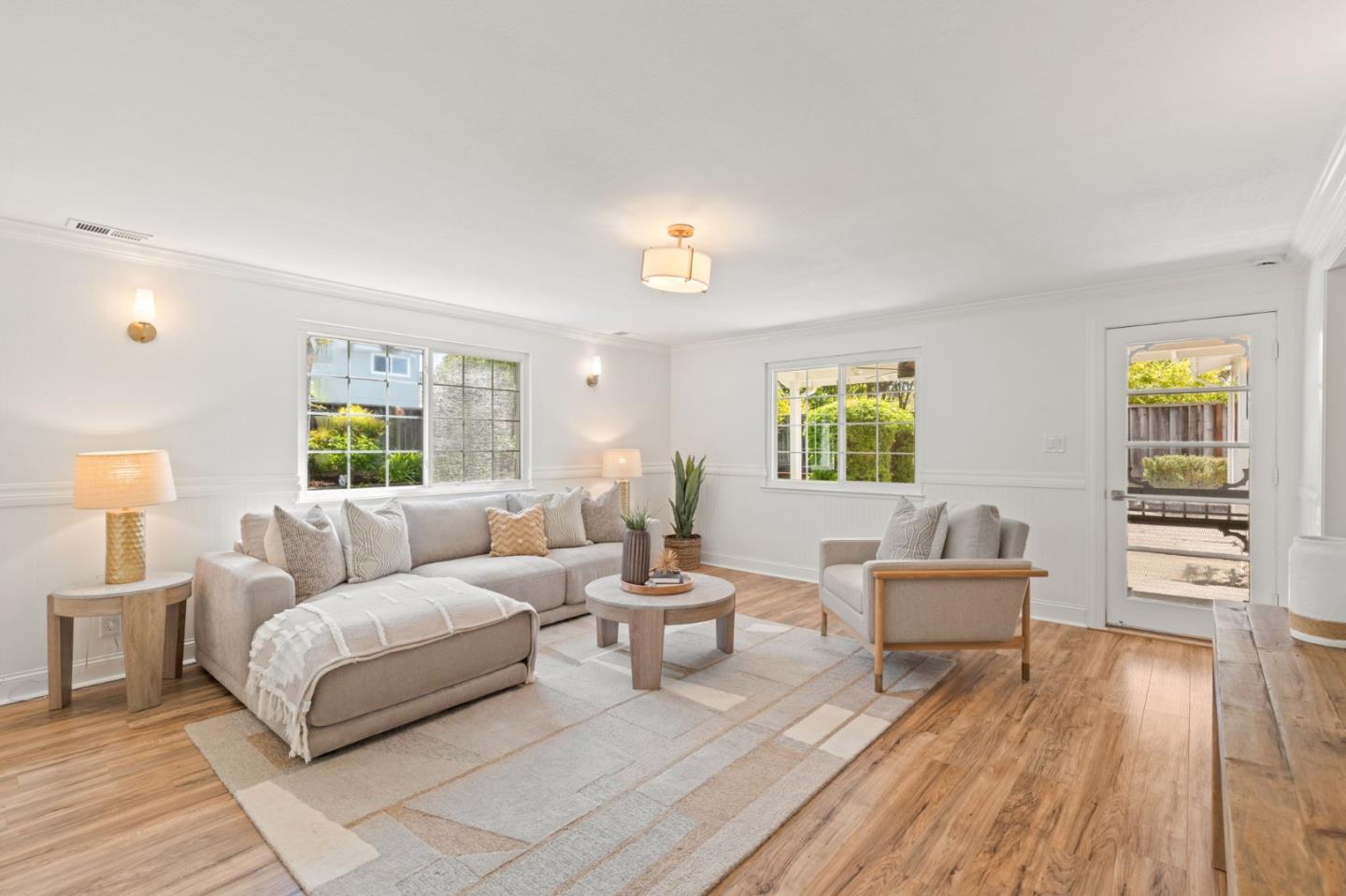 1617 Inverness CIR