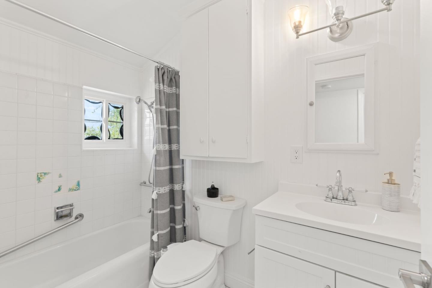 1617 Inverness CIR